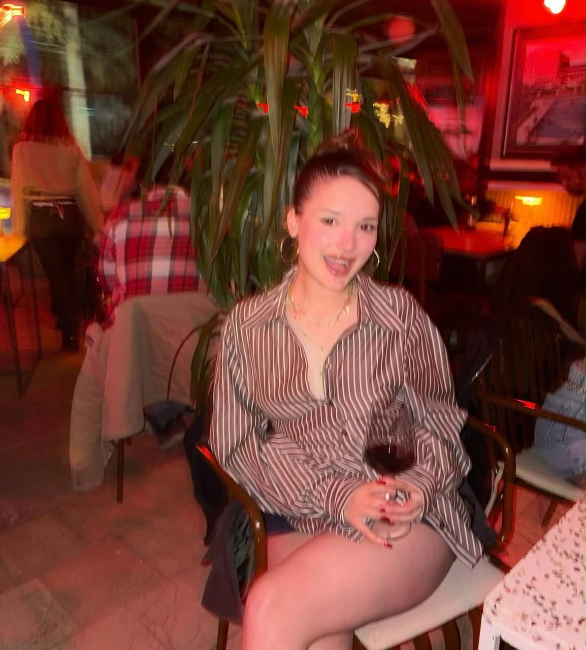 Çömlek Sevgi Dolu Bayan Escort Bayan Merve
